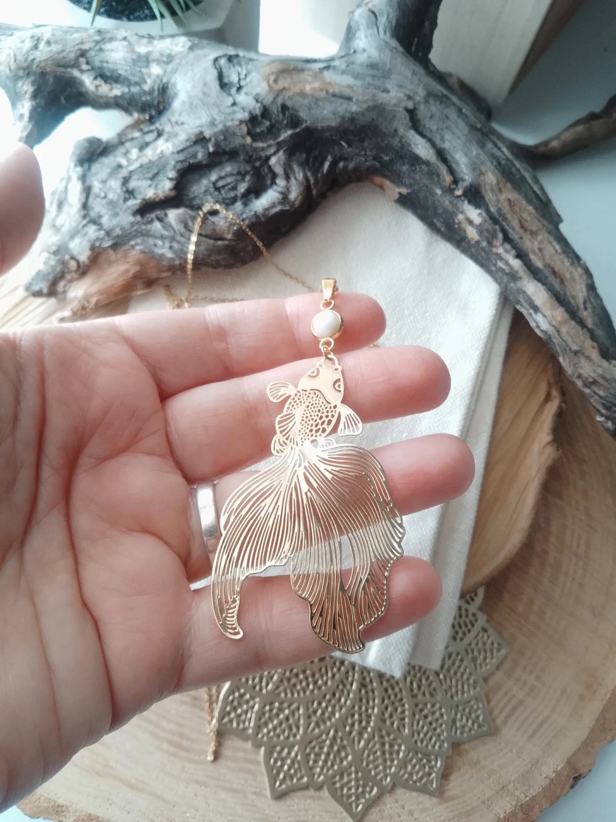 Collier poisson filigrané doré avec connecteur en pierre de lune naturelle – photo 3